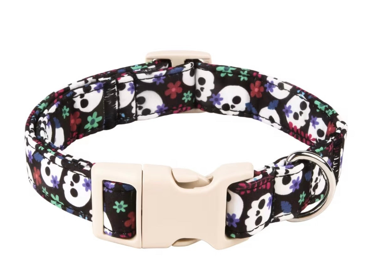 Themed collars